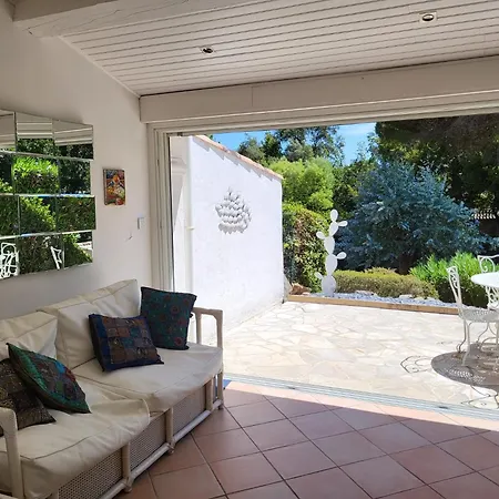 Charmante Maison Mitoyenne Avec Piscine, Jardin Et Acces Prive A La 펜션
