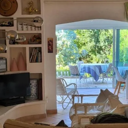 Charmante Maison Mitoyenne Avec Piscine, Jardin Et Acces Prive A La 펜션 생트막시메