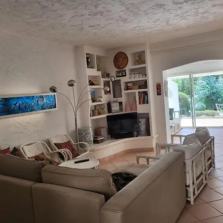 Charmante Maison Mitoyenne Avec Piscine, Jardin Et Acces Prive A La 펜션